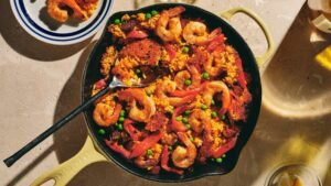 231012_BON_APPETIT_WEEKNIGHT_DELUXE_PEDENMUNK_CHEATERS_PAELLA_0159.jpg